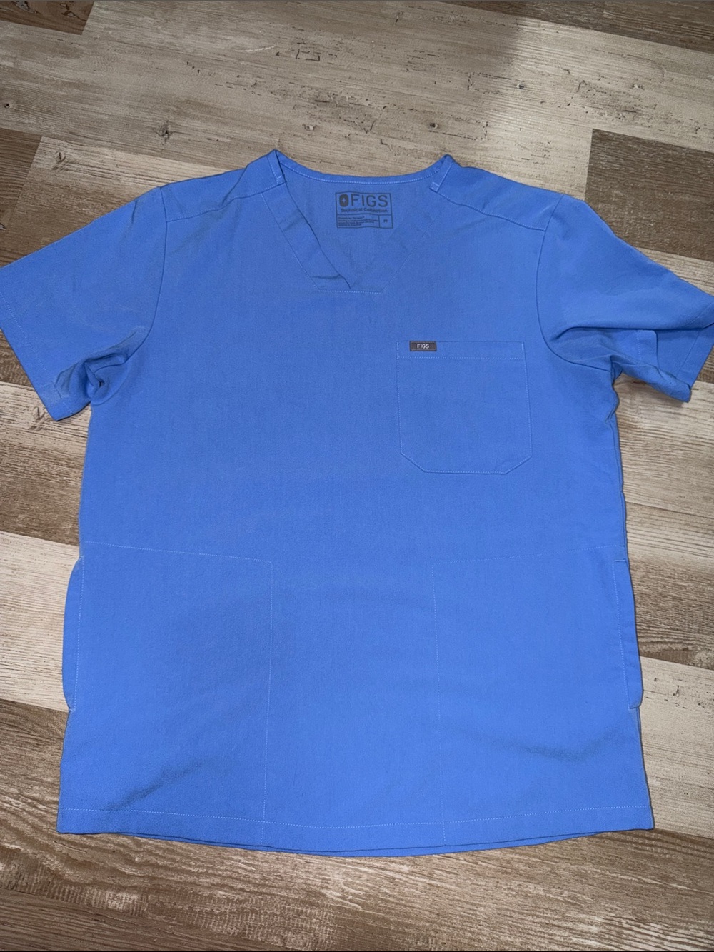 FIGS Men’s V Neck Leon Scrub Top in Ciel Blue